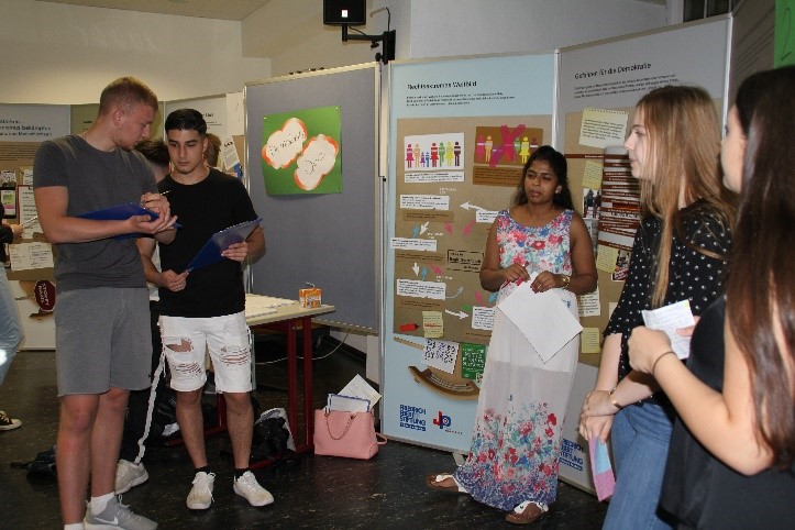 Projekt „Demokratie stärken – Rechtsextremismus bekämpfen. NRW für Toleranz und Menschlichkeit“